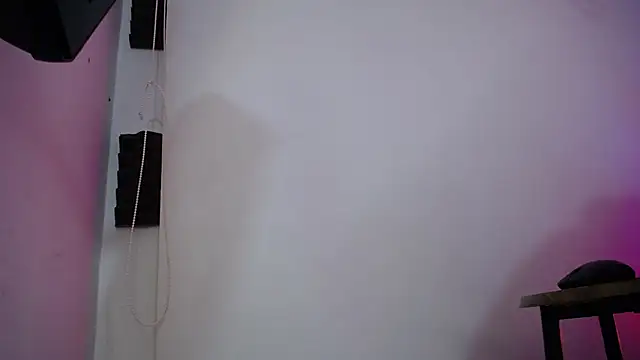 luly pink online show from October 30, 4:03 am