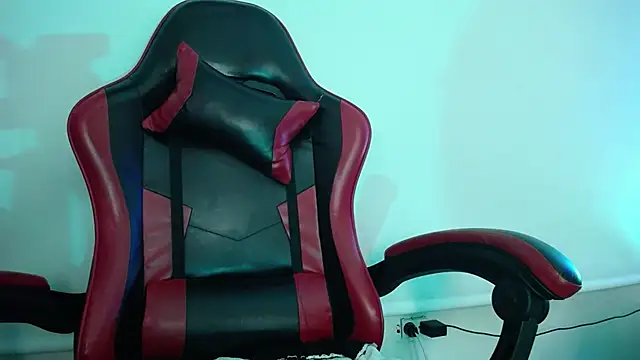 luly pink online show from November 7, 2:22 am