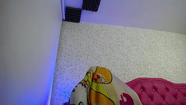 luly pink online show from November 22, 1:37 am