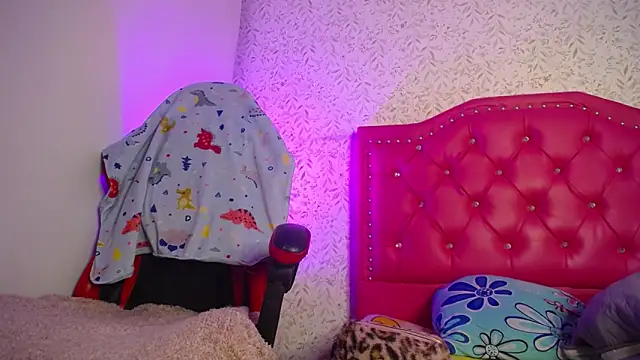 luly pink online show from March 14, 3:34 am