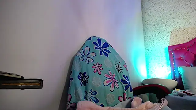 Snapshot of luly_pink chatting on April 22, 4:04 am luly pink online show from April 22, 4:04 am