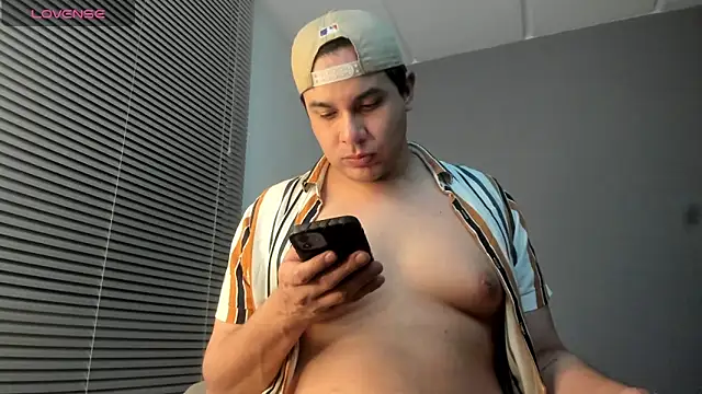 Latin boy surprisee online show from March 25, 2:06 am