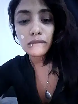 VictoireFeller online show from December 5, 6:00 am