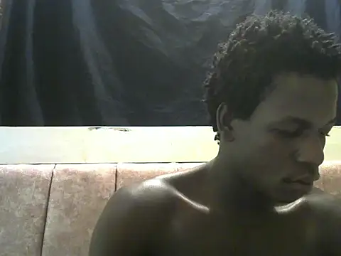 Snapshot of Bigras0011 chatting on June 19, 2:49 am Bigras0011 online show from June 19, 2:49 am