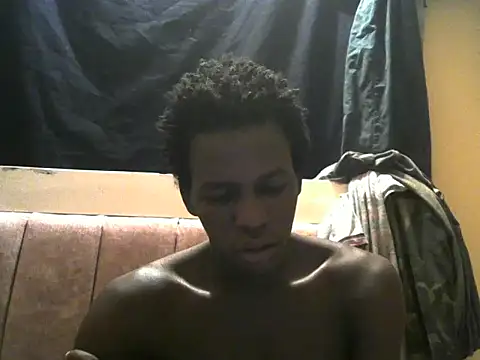 Snapshot of Bigras0011 chatting on July 5, 2:40 am Bigras0011 online show from July 5, 2:40 am