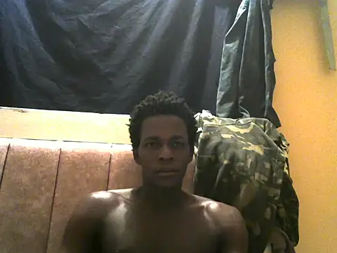 Snapshot of Bigras0011 chatting on July 8, 3:22 am Bigras0011 online show from July 8, 3:22 am
