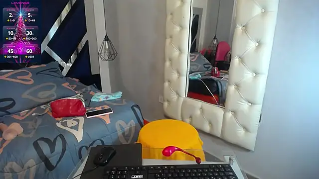 Snapshot of maissa-luvv chatting on December 13, 9:52 pm maissa-luvv online show from December 13, 9:52 pm