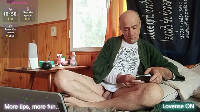 Snapshot of papifacu chatting on October 29, 1:02 pm papifacu online show from October 29, 1:02 pm