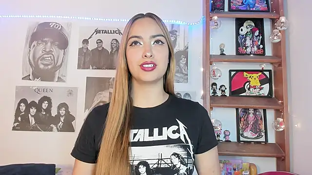 Snapshot of Meowlody chatting on November 19, 11:05 pm Meowlody online show from November 19, 11:05 pm