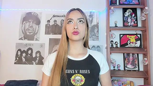 Snapshot of Meowlody chatting on November 20, 11:15 pm Meowlody online show from November 20, 11:15 pm