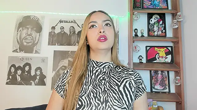 Snapshot of Meowlody chatting on December 13, 11:54 pm Meowlody online show from December 13, 11:54 pm