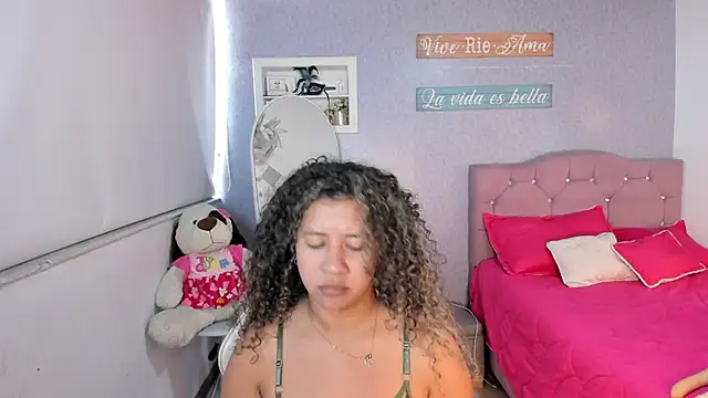 Kenia tompson01 online show from January 17, 5:30 pm
