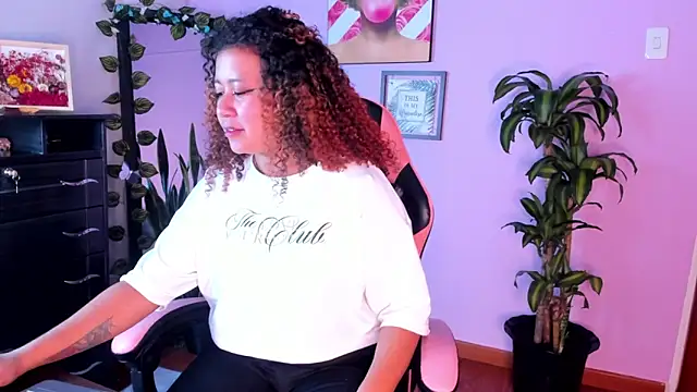 Kenia tompson01 online show from January 8, 6:21 pm