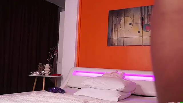 LovingBlondie online show from October 30, 4:41 pm