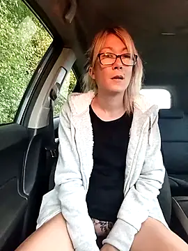 Snapshot of Timide_girl2 chatting on October 11, 6:34 am Timide girl2 online show from October 11, 6:34 am