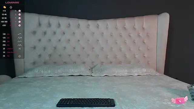 Snapshot of nichole_bree_ chatting on January 18, 11:32 am nichole bree online show from January 18, 11:32 am