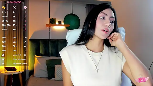 Snapshot of nichole_bree_ chatting on February 17, 3:31 pm nichole bree online show from February 17, 3:31 pm
