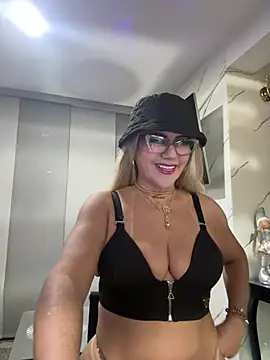 Snapshot of LARIANA_RIVERA23 chatting on June 28, 7:25 am LARIANA RIVERA23 online show from June 28, 7:25 am