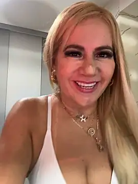 Snapshot of LARIANA_RIVERA23 chatting on June 30, 8:48 am LARIANA RIVERA23 online show from June 30, 8:48 am