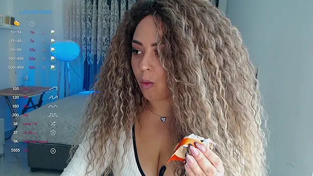  Just a queen 3 online show from December 2, 4:57 pm