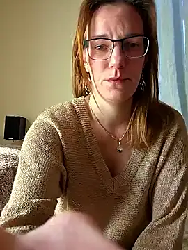 Snapshot of SpiceLea chatting on March 16, 9:02 am SpiceLea online show from March 16, 9:02 am