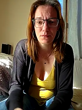 Snapshot of SpiceLea chatting on March 17, 9:45 am SpiceLea online show from March 17, 9:45 am