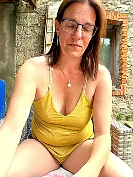 Snapshot of SpiceLea chatting on April 11, 1:15 pm SpiceLea online show from April 11, 1:15 pm