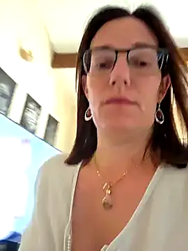 Snapshot of SpiceLea chatting on April 14, 7:47 am SpiceLea online show from April 14, 7:47 am