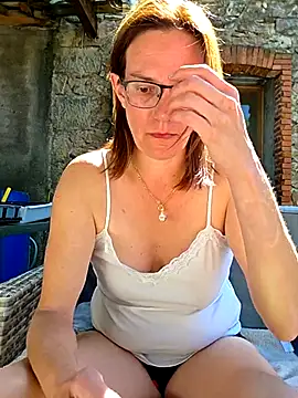 Snapshot of SpiceLea chatting on April 16, 12:39 pm SpiceLea online show from April 16, 12:39 pm
