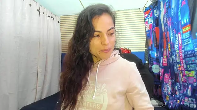 Snapshot of rosse_2504 chatting on July 14, 12:33 pm rosse 2504 online show from July 14, 12:33 pm