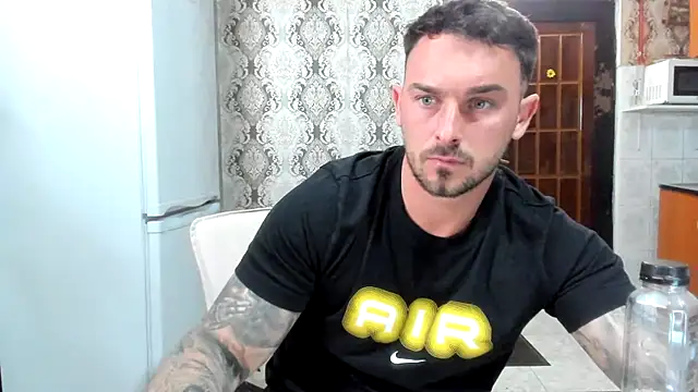 Snapshot of Jonmusclemaster chatting on May 11, 8:06 pm Jonmusclemaster online show from May 11, 8:06 pm