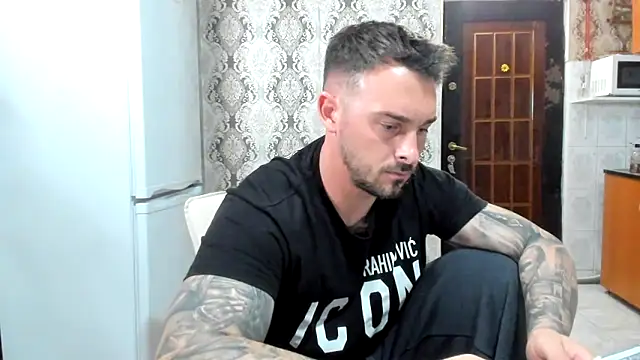 Snapshot of Jonmusclemaster chatting on May 12, 8:28 pm Jonmusclemaster online show from May 12, 8:28 pm