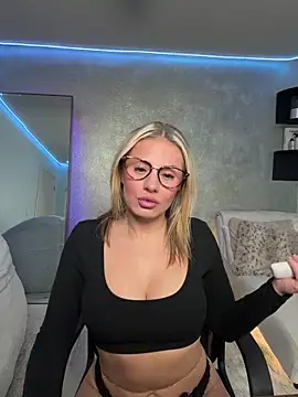 Snapshot of KillerKylie chatting on February 27, 10:37 am KillerKylie online show from February 27, 10:37 am