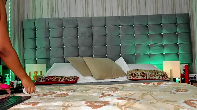 Poacahontasfg online show from March 30, 4:02 am