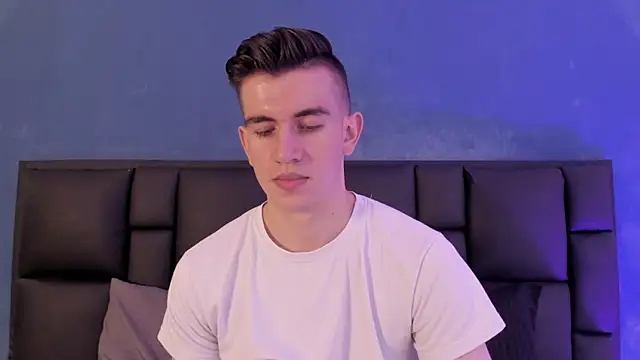 Snapshot of MikaelSlow chatting on January 16, 4:27 am MikaelSlow online show from January 16, 4:27 am