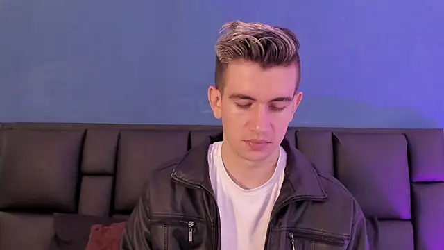 Snapshot of MikaelSlow chatting on February 1, 4:11 am MikaelSlow online show from February 1, 4:11 am