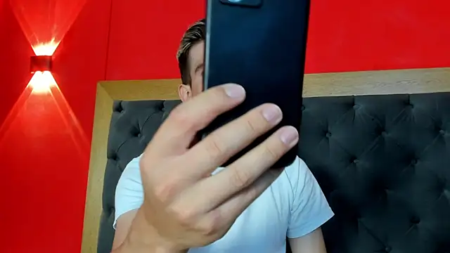 Snapshot of MikaelSlow chatting on February 6, 12:26 am MikaelSlow online show from February 6, 12:26 am