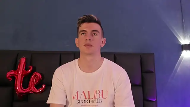 Snapshot of MikaelSlow chatting on February 13, 4:30 am MikaelSlow online show from February 13, 4:30 am