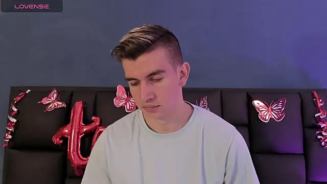 Snapshot of MikaelSlow chatting on February 14, 3:47 am MikaelSlow online show from February 14, 3:47 am