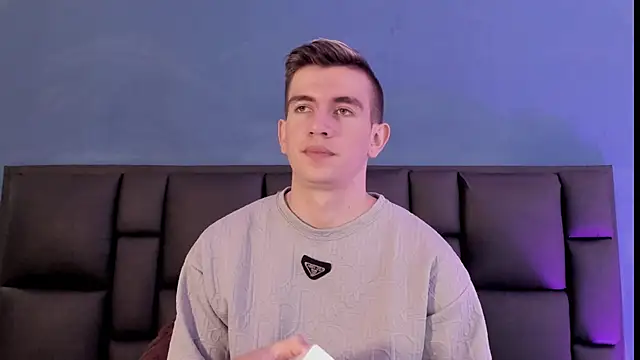 Snapshot of MikaelSlow chatting on February 19, 3:24 am MikaelSlow online show from February 19, 3:24 am