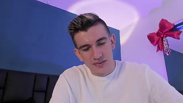 Snapshot of MikaelSlow chatting on February 24, 3:48 am MikaelSlow online show from February 24, 3:48 am