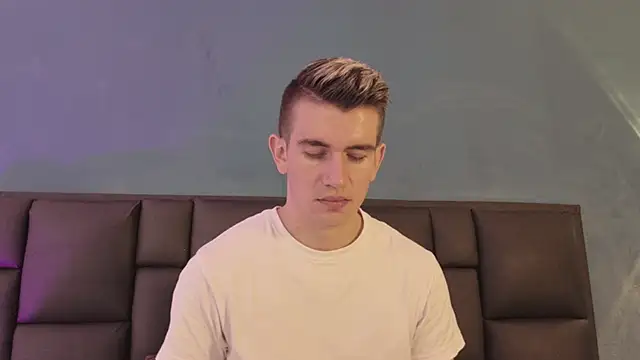 Snapshot of MikaelSlow chatting on March 1, 4:14 am MikaelSlow online show from March 1, 4:14 am