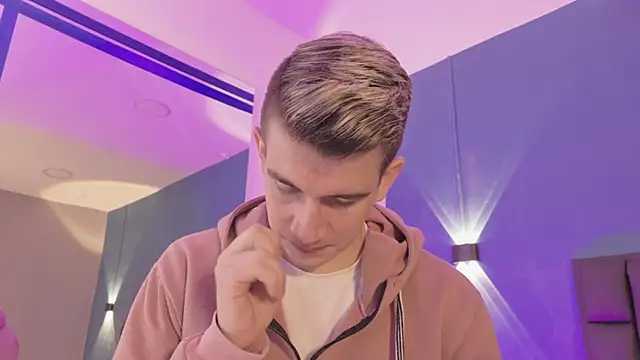 Snapshot of MikaelSlow chatting on March 3, 3:45 am MikaelSlow online show from March 3, 3:45 am