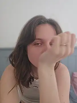 EllieDay online show from June 21, 12:30 pm
