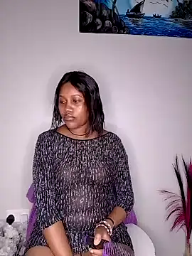 Snapshot of SquirtQueen222 chatting on December 2, 8:00 pm SquirtQueen222 online show from December 2, 8:00 pm