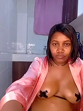 Snapshot of SquirtQueen222 chatting on December 4, 9:35 pm SquirtQueen222 online show from December 4, 9:35 pm