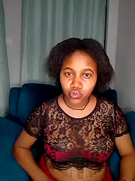 Snapshot of SquirtQueen222 chatting on December 21, 9:04 pm SquirtQueen222 online show from December 21, 9:04 pm