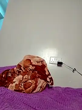 Snapshot of SquirtQueen222 chatting on December 22, 12:28 am SquirtQueen222 online show from December 22, 12:28 am