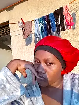 Snapshot of SquirtQueen222 chatting on January 2, 3:48 am SquirtQueen222 online show from January 2, 3:48 am