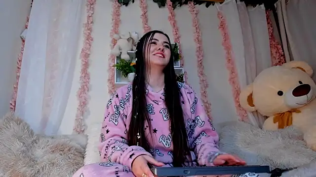 Idara and Edahi01 online show from November 14, 5:17 am